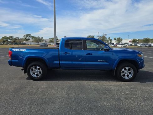 Used 2016 Toyota Tacoma TRD Sport image 3