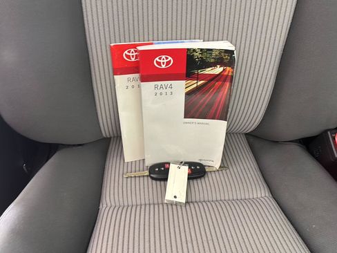 Used 2013 Toyota RAV4 LE AWD/4WD image 23