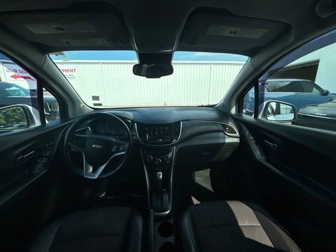 Used 2019 Chevrolet Trax LT w/ LT Convenience Package FWD image 21