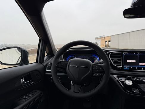 New 2026 Chrysler Pacifica Select w/ S Appearance Package image 26