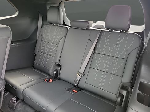 Used 2025 Buick Enclave Avenir image 12