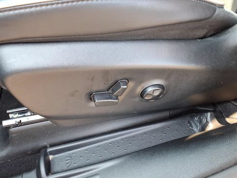 Certified 2025 Chrysler Pacifica Limited FWD image 13