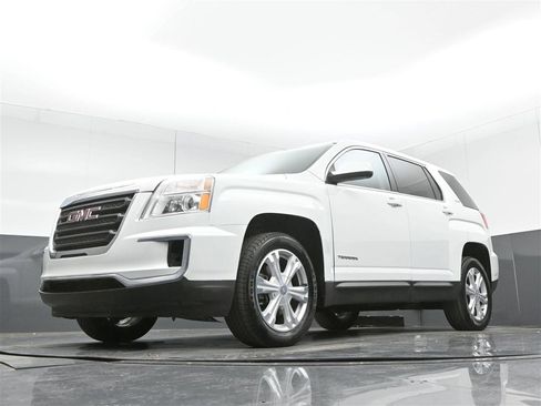 Used 2017 GMC Terrain SLE image 29