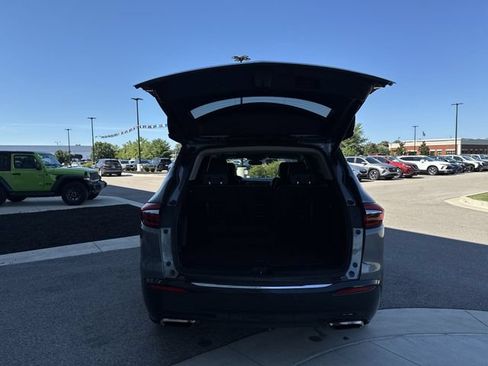 Used 2020 Buick Enclave Essence FWD image 18