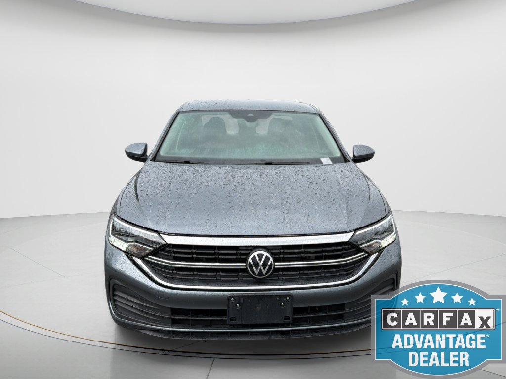 Used 2024 Volkswagen Jetta SE FWD image 2