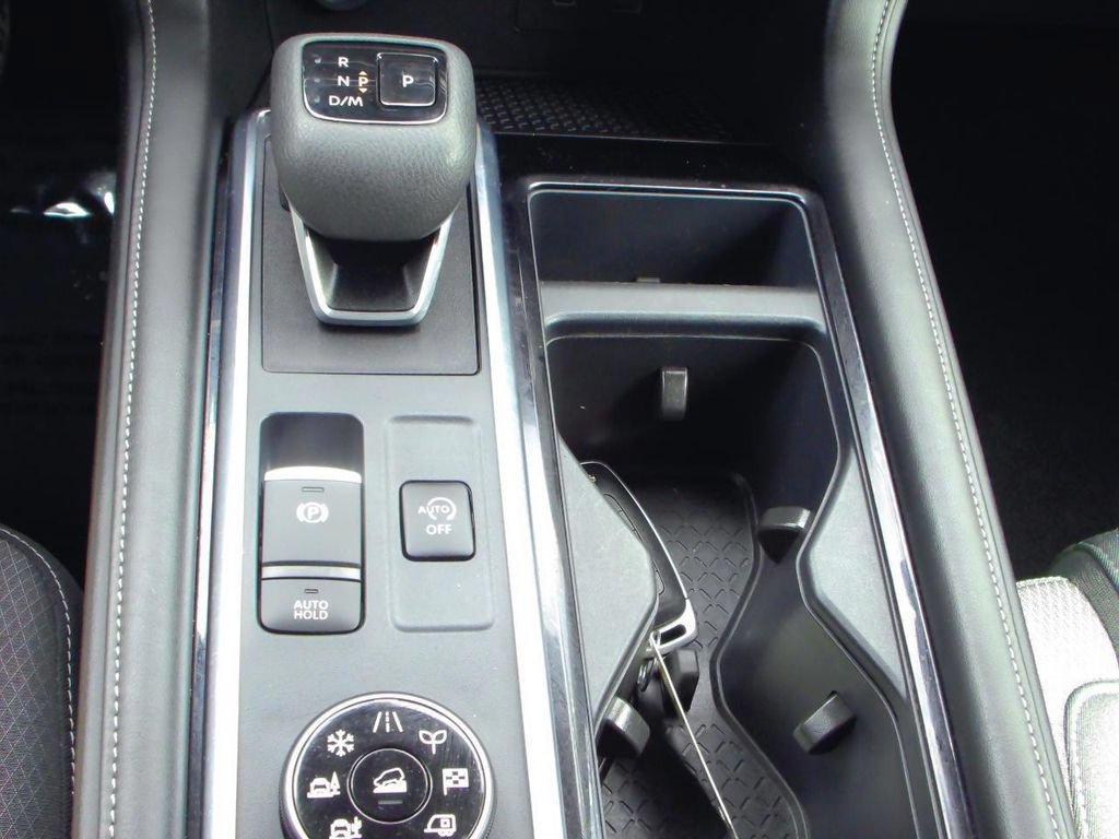Used 2025 Nissan Pathfinder SV AWD/4WD image 17