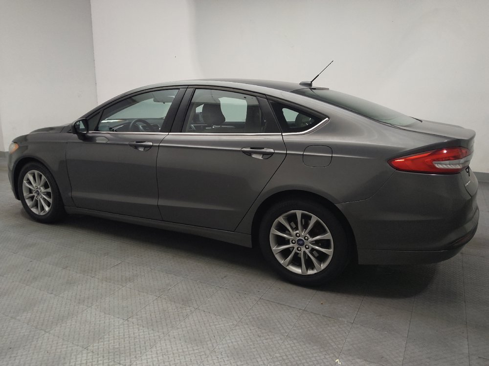 Used 2017 Ford Fusion SE w/ Fusion SE Technology Package FWD image 3