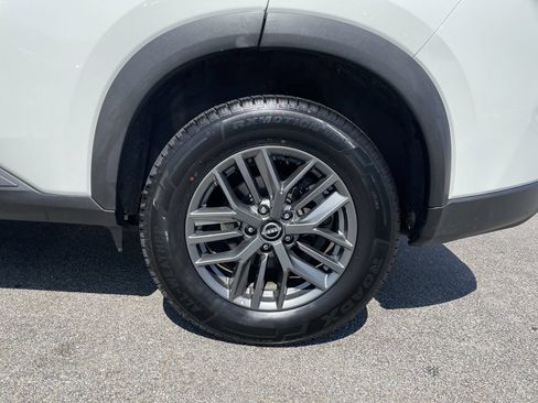 Used 2024 Nissan Rogue S FWD image 10
