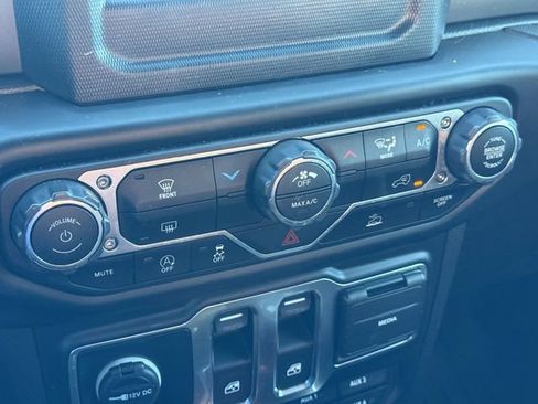 Used 2022 Jeep Wrangler Sport AWD/4WD image 17