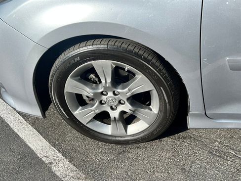 Used 2013 Toyota Sienna SE w/ Premium Pkg w/Entune image 13