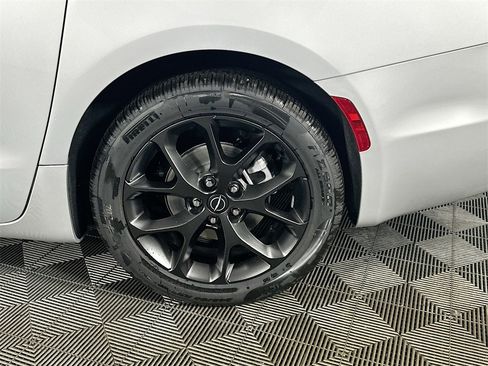 New 2026 Chrysler Pacifica Limited w/ Uconnect Theater Family Group image 17