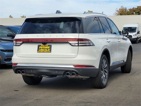New 2026 Lincoln Aviator AWD image 4
