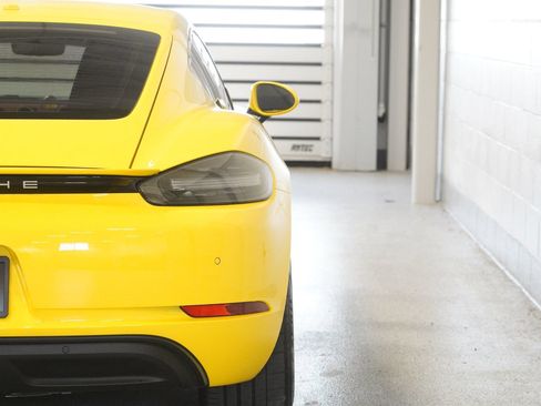 Used 2021 Porsche 718 Cayman RWD image 10