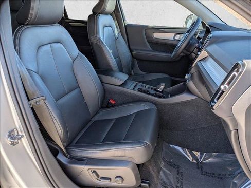 Used 2019 Volvo XC40 T5 Momentum image 24
