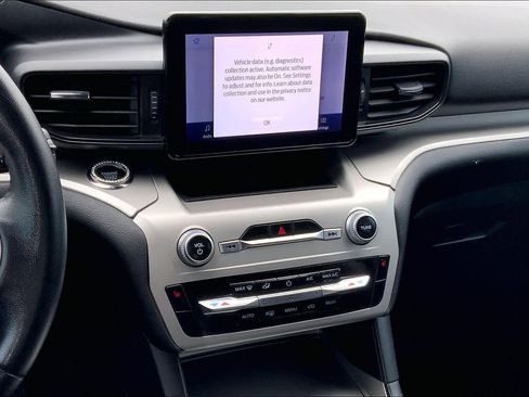 Used 2022 Ford Explorer XLT image 7