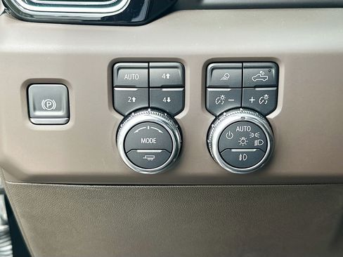 Used 2025 GMC Sierra 1500 Denali image 10