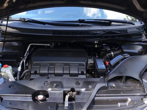 Used 2014 Honda Odyssey Touring Elite image 19