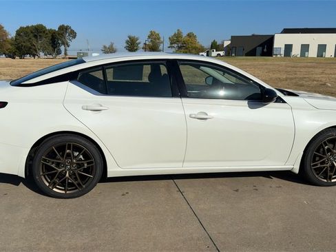 New 2025 Nissan Altima 2.5 SR w/ SR Premium Package image 9