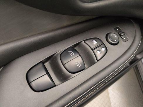 Used 2018 Nissan Murano S image 27