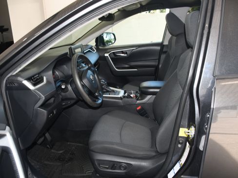 Used 2021 Toyota RAV4 XLE image 7