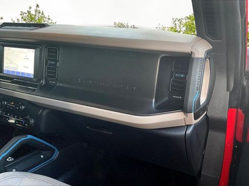 Used 2023 Ford Bronco Wildtrak image 15