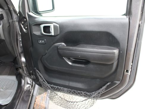 Used 2018 Jeep Wrangler Unlimited Sport S AWD/4WD image 25