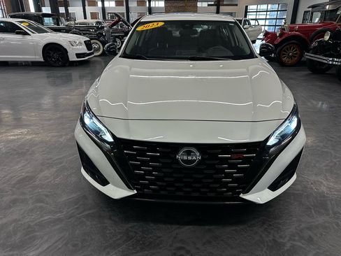 Used 2023 Nissan Altima 2.5 SR AWD/4WD image 2