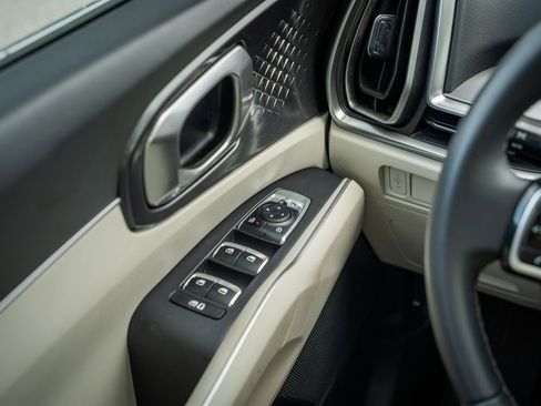 Used 2025 Kia Sorento S w/ Panoramic Sunroof Package FWD image 31
