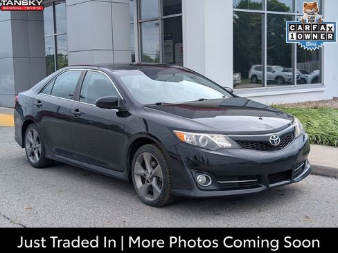 Used 2014 Toyota Camry SE FWD image 1