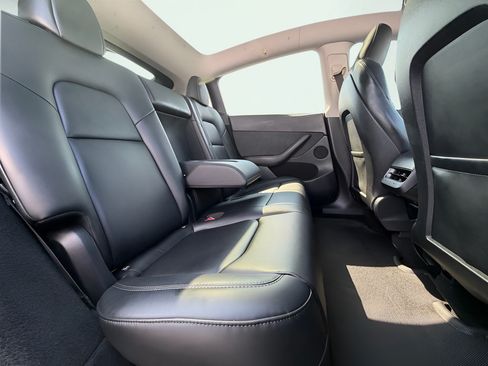 Used 2024 Tesla Model Y Long Range AWD/4WD image 28