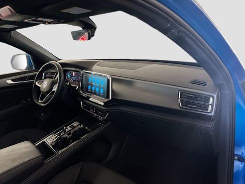 Used 2024 Volkswagen Atlas Cross Sport SE w/ Panoramic Sunroof Package image 29