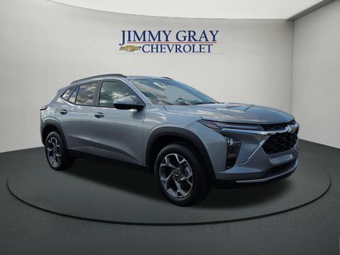 New 2026 Chevrolet Trax LT w/ Driver Confidence Package FWD image 7