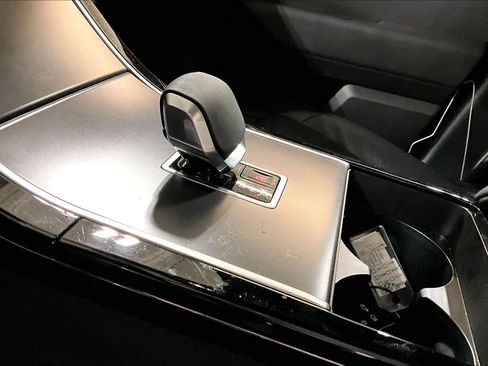 Used 2025 Land Rover Range Rover Velar Dynamic SE image 17