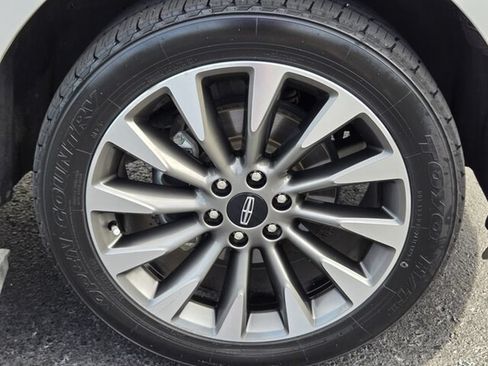 Used 2021 Lincoln Navigator Reserve w/ Luxury Package RWD image 22