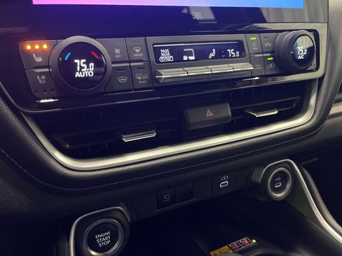 Used 2024 Toyota Grand Highlander AWD image 14