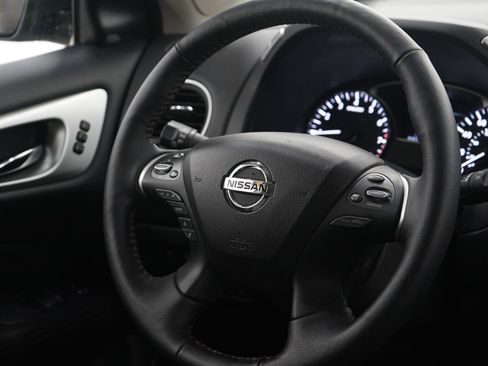 Used 2020 Nissan Pathfinder SL image 14