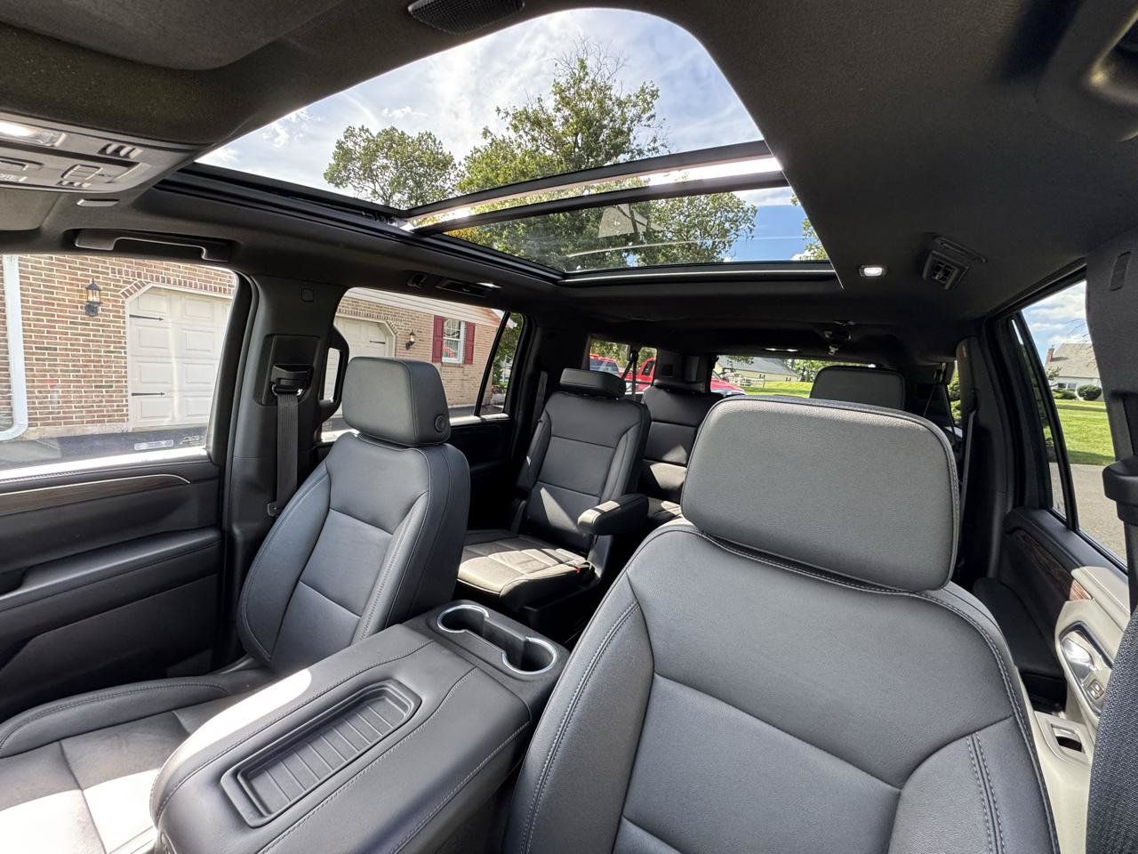 Used 2023 Chevrolet Suburban Z71 w/ Off-Road Capability Package AWD/4WD image 13