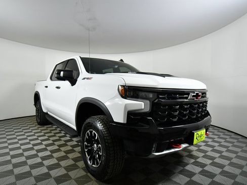 Used 2025 Chevrolet Silverado 1500 ZR2 w/ Technology Package image 8