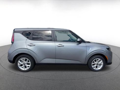 Used 2025 Kia Soul LX w/ LX Technology Package FWD image 16