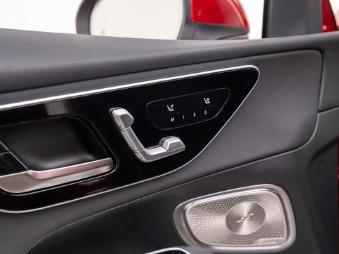 Used 2025 Mercedes-Benz GLC 350e 4MATIC image 16