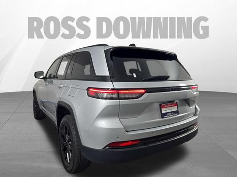 Used 2024 Jeep Grand Cherokee Altitude RWD image 6