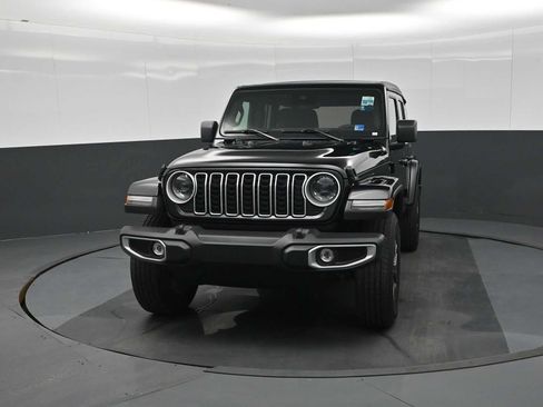 Used 2025 Jeep Wrangler Unlimited Sahara AWD/4WD image 5