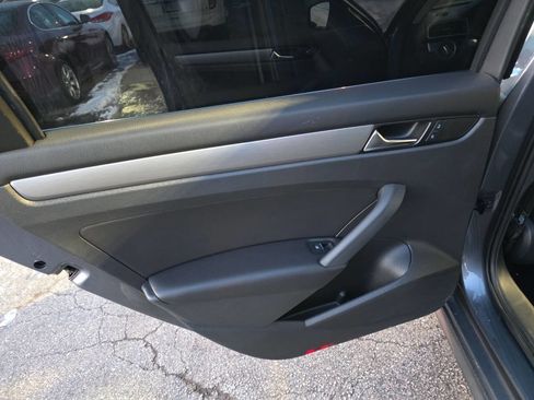 Used 2014 Volkswagen Passat TDI SE image 16