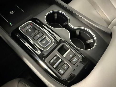 Used 2025 Honda Pilot Touring image 24