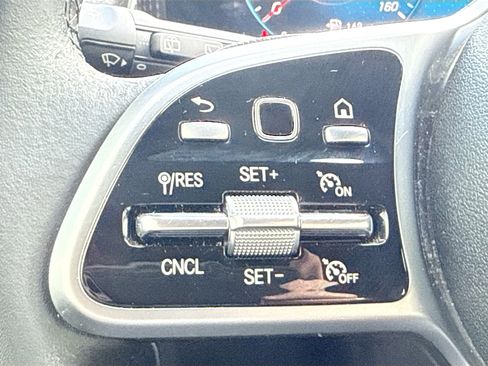 Used 2022 Mercedes-Benz GLB 250 image 35