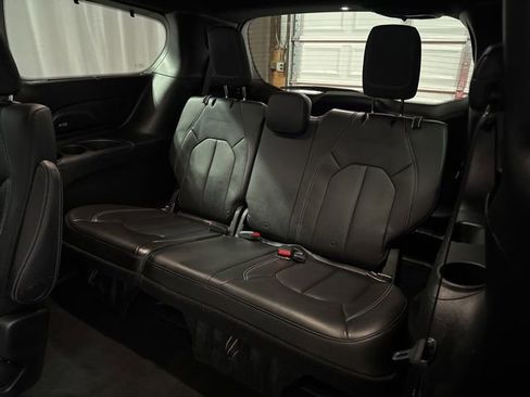 Used 2019 Chrysler Pacifica Touring-L Plus w/ Advanced Safetytec Group FWD image 30