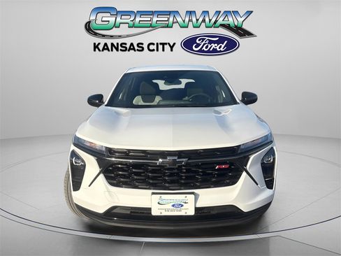 Used 2024 Chevrolet Trax RS w/ Driver Confidence Package image 2