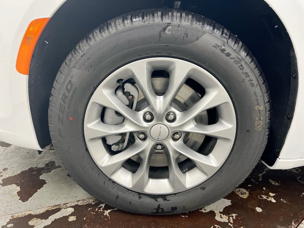 New 2027 Chrysler Pacifica Select AWD/4WD image 27