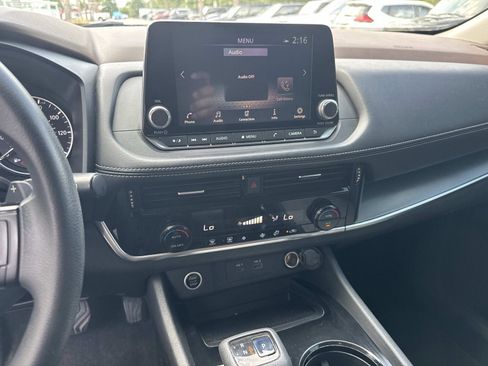 Used 2021 Nissan Rogue SV FWD image 25