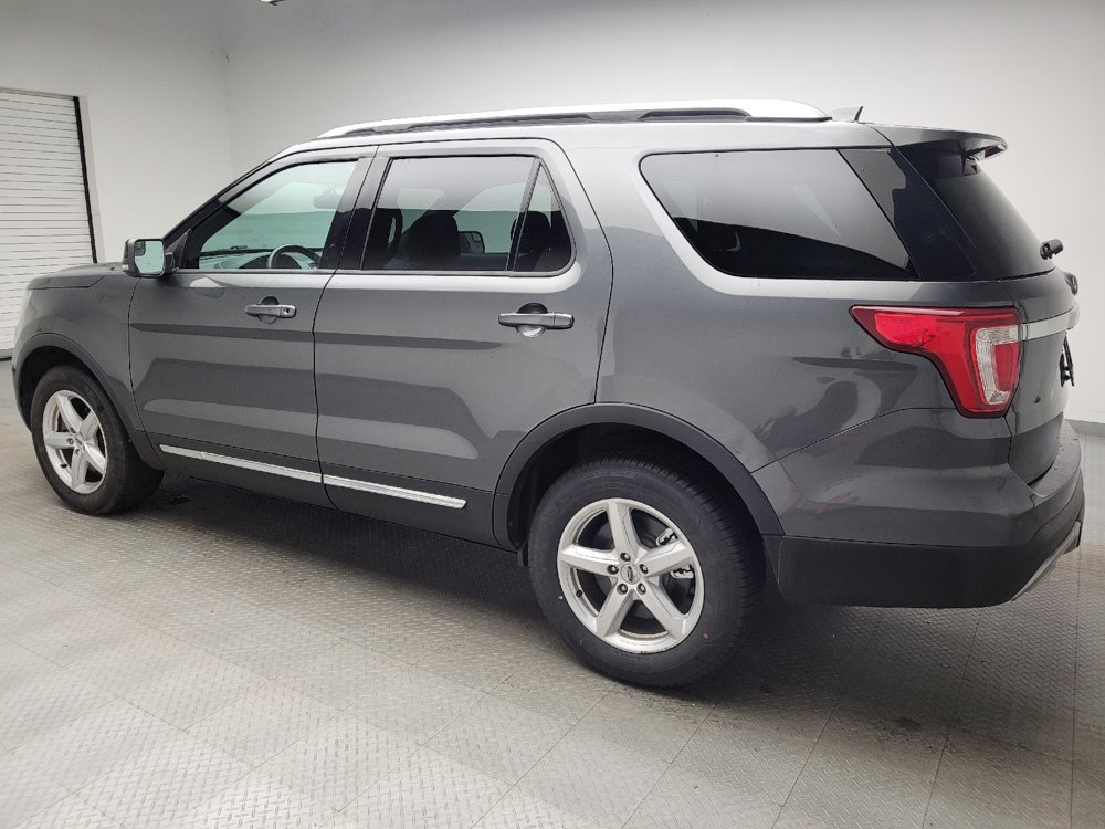 Used 2017 Ford Explorer XLT w/ Equipment Group 202A AWD/4WD image 3